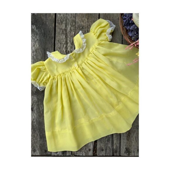 Vintage | 50s Yellow Party Dress Smocked Peter Pan Collar Puff Sleeve Lace Trim - Picture 7 of 8